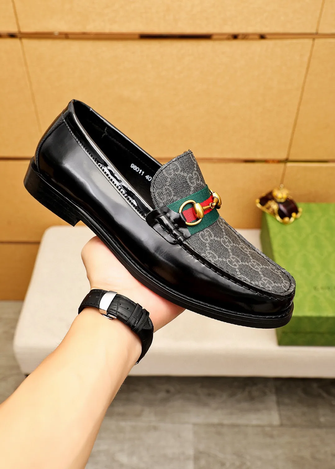 Men's shoes 💰460 💐 Product trademark: GUCCI "Gucci" casual leather shoes Regular size: 38-44 (45🉑️customized) Product materials: Selected imported first-layer open-edge beaded cowhide leather upper + luxury hardware buckle, imported water-dyed cowhide leather lining. Strong three-dimensional visual effect, original combination outsole Color: 5⃣️colors available